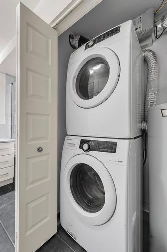 Salle de lavage - 200-2324 Rue Mullins, Montréal (Le Sud-Ouest), QC - Indoor Photo Showing Laundry Room