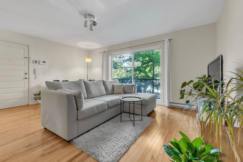 Salon - 200-2324 Rue Mullins, Montréal (Le Sud-Ouest), QC - Indoor Photo Showing Living Room