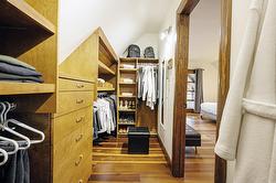 Walk-in closet - 