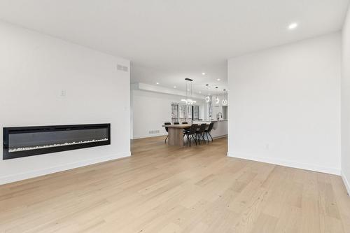 Salon - 131 Ch. Des Prés, Cantley, QC - Indoor Photo Showing Living Room With Fireplace