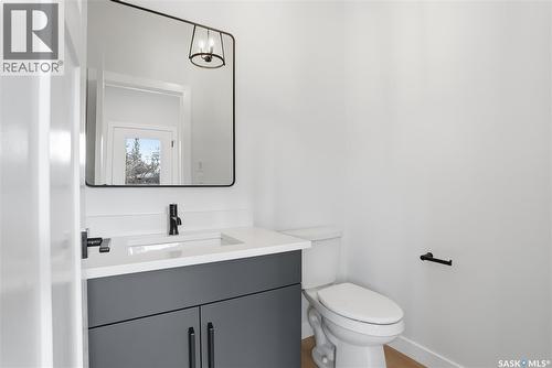 1218 11Th Street E, Saskatoon, SK - Indoor Photo Showing Bathroom