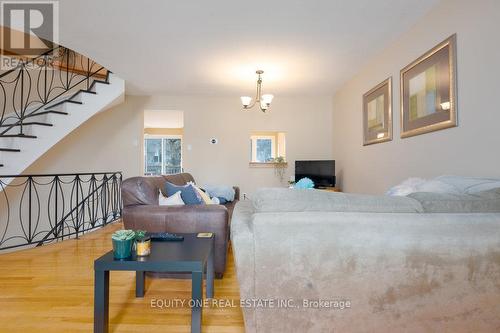 2557 Flannery Drive, Ottawa, ON - Indoor Photo Showing Living Room