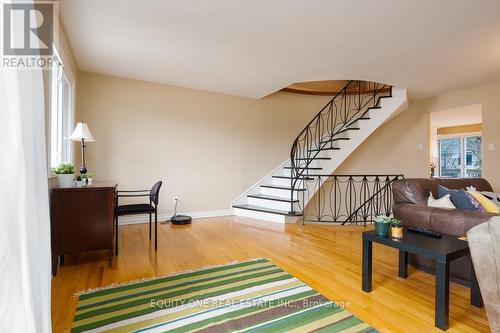 2557 Flannery Drive, Ottawa, ON - Indoor Photo Showing Living Room