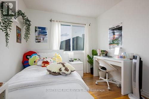 2557 Flannery Drive, Ottawa, ON - Indoor Photo Showing Bedroom