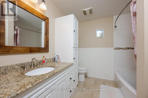 2557 Flannery Drive, Ottawa, ON - Indoor Photo Showing Bathroom