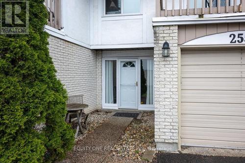2557 Flannery Drive, Ottawa, ON - Outdoor