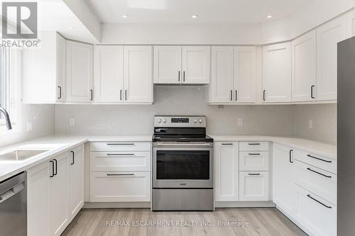 Upper - 664 Hiawatha Boulevard, Hamilton, ON - Indoor Photo Showing Kitchen