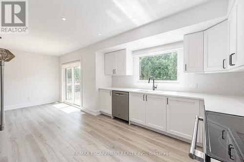 Upper - 664 Hiawatha Boulevard, Hamilton, ON - Indoor Photo Showing Kitchen