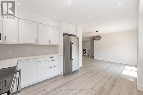 Upper - 664 Hiawatha Boulevard, Hamilton, ON - Indoor Photo Showing Kitchen