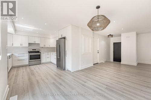 Upper - 664 Hiawatha Boulevard, Hamilton, ON - Indoor Photo Showing Kitchen