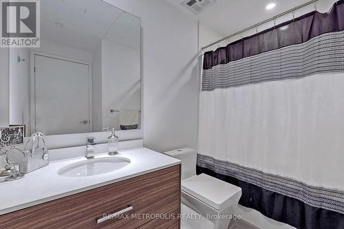 2102 - 488 University Avenue, Toronto, ON - Indoor Photo Showing Bathroom