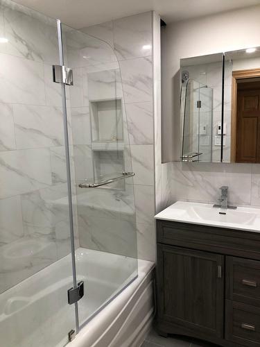 Bathroom - 3-7455 Rue Cartier, Montréal (Villeray/Saint-Michel/Parc-Extension), QC - Indoor Photo Showing Bathroom