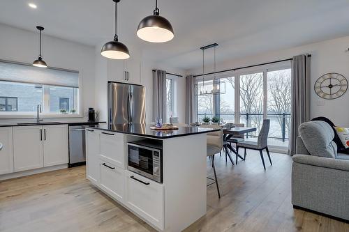 Cuisine - 101-5350 Boul. Des Vétérans, Lac-Mégantic, QC - Indoor Photo Showing Kitchen With Upgraded Kitchen