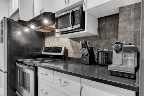 Cuisine - 415 Rue Boucher, Montréal (Le Plateau-Mont-Royal), QC - Indoor Photo Showing Kitchen