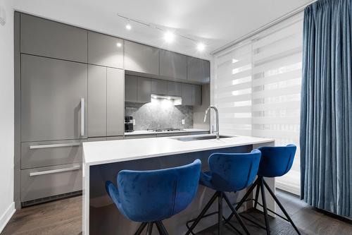 Cuisine - Th10-1288 Rue St-Antoine O., Montréal (Ville-Marie), QC - Indoor Photo Showing Kitchen With Upgraded Kitchen