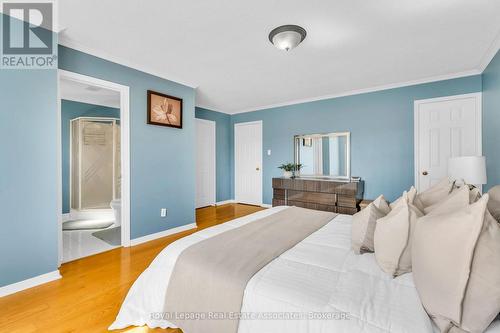 2543 Scarth Court, Mississauga, ON - Indoor Photo Showing Bedroom