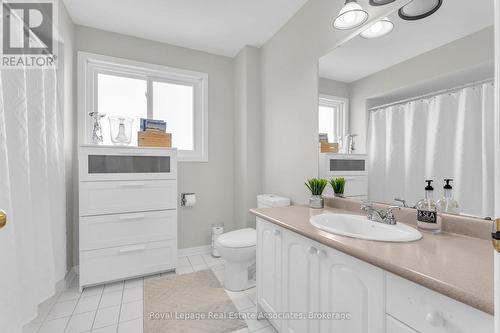 2543 Scarth Court, Mississauga, ON - Indoor Photo Showing Bathroom