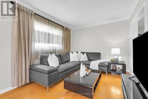 2543 Scarth Court, Mississauga, ON - Indoor Photo Showing Living Room