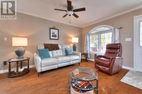 182 Romeo Street S, Stratford, ON - Indoor Photo Showing Living Room