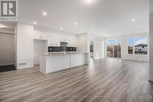 526 Reflection Street, Ottawa, ON - Indoor Photo Showing Kitchen