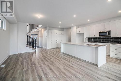 526 Reflection Street, Ottawa, ON - Indoor Photo Showing Kitchen With Upgraded Kitchen