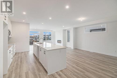 526 Reflection Street, Ottawa, ON - Indoor Photo Showing Kitchen