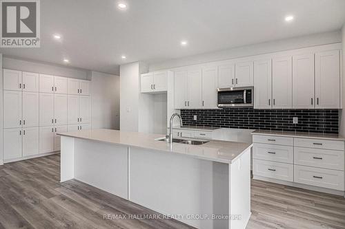 526 Reflection Street, Ottawa, ON - Indoor Photo Showing Kitchen With Upgraded Kitchen