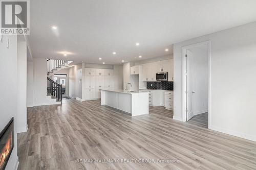 526 Reflection Street, Ottawa, ON - Indoor Photo Showing Kitchen