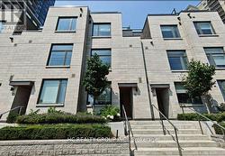 UNIT 11 - 270 DAVENPORT ROAD  Toronto, ON M5R 0C1