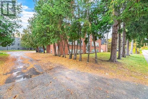 6 - 2138 Ghent Avenue, Burlington, ON - Outdoor