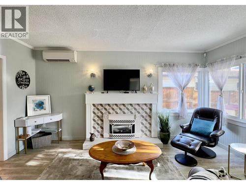 709 Municipal Avenue, Penticton, BC - Indoor Photo Showing Living Room With Fireplace
