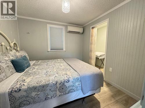 709 Municipal Avenue, Penticton, BC - Indoor Photo Showing Bedroom