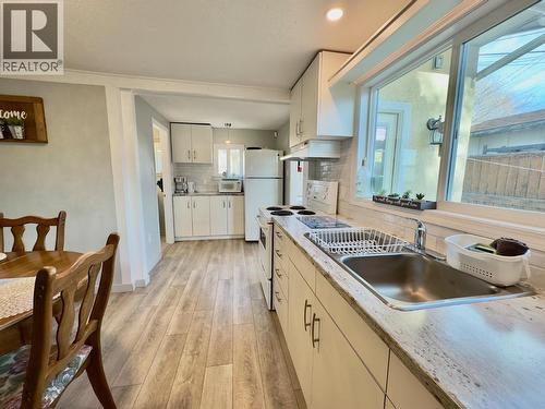 709 Municipal Avenue, Penticton, BC - Indoor Photo Showing Kitchen