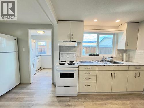709 Municipal Avenue, Penticton, BC - Indoor Photo Showing Kitchen With Double Sink