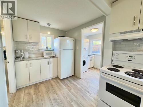 709 Municipal Avenue, Penticton, BC - Indoor Photo Showing Kitchen