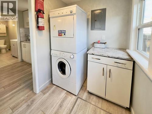 709 Municipal Avenue, Penticton, BC - Indoor Photo Showing Laundry Room