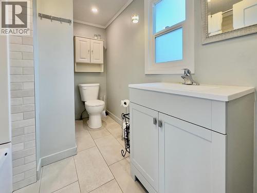 709 Municipal Avenue, Penticton, BC - Indoor Photo Showing Bathroom