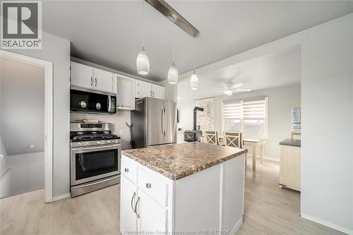 615 Road 11, Kingsville, ON - Indoor Photo Showing Kitchen