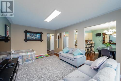 168 Clara Crescent, London South (South X), ON - Indoor Photo Showing Living Room