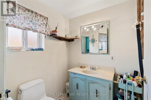 66 South Street N, Thorold (Port Robinson), ON - Indoor Photo Showing Bathroom