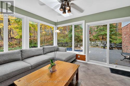 39 Orchard Parkway, Grimsby (Grimsby East), ON -  Photo Showing Living Room