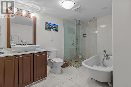 5 Gower Street, St. John'S, NL - Indoor Photo Showing Bathroom