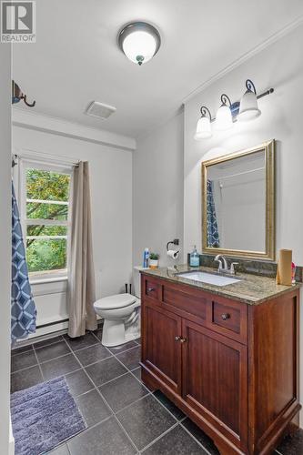 5 Gower Street, St. John'S, NL - Indoor Photo Showing Bathroom