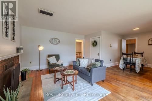 707 Bloem Street, North Bay (West End), ON - Indoor Photo Showing Living Room With Fireplace