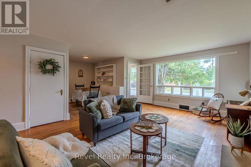 707 Bloem Street, North Bay (West End), ON - Indoor Photo Showing Living Room