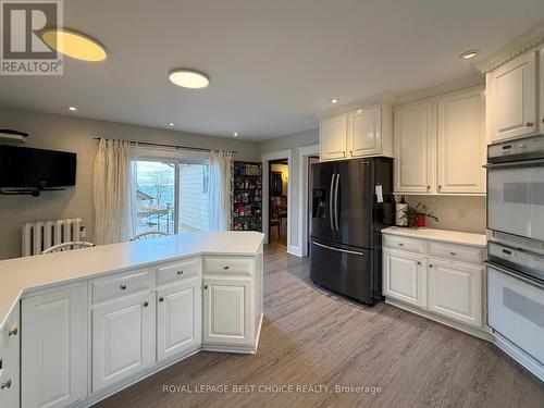 646 Lakeshore Road S, Temiskaming Shores (Haileybury), ON - Indoor Photo Showing Kitchen