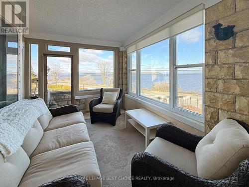 646 Lakeshore Road S, Temiskaming Shores (Haileybury), ON - Indoor Photo Showing Living Room