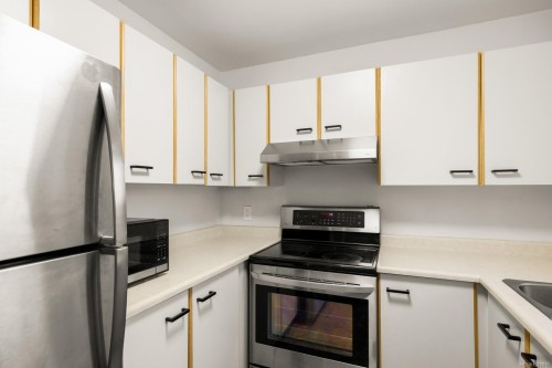 303-7070 West Saanich Rd, Central Saanich, BC - Indoor Photo Showing Kitchen