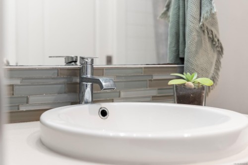 303-7070 West Saanich Rd, Central Saanich, BC - Indoor Photo Showing Bathroom