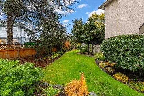 303-7070 West Saanich Rd, Central Saanich, BC - Outdoor